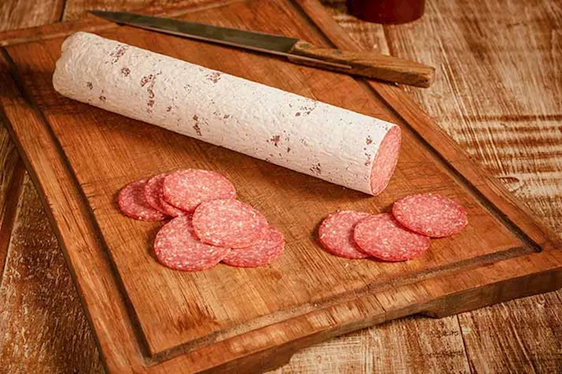 D- SALAMI SZEGEDI 1/1.5LB PILLERS BLACK KASSEL N105001